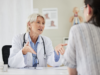 Gespräch von weiblich gelesener Ärztin zu weiblich gelesener Patientin